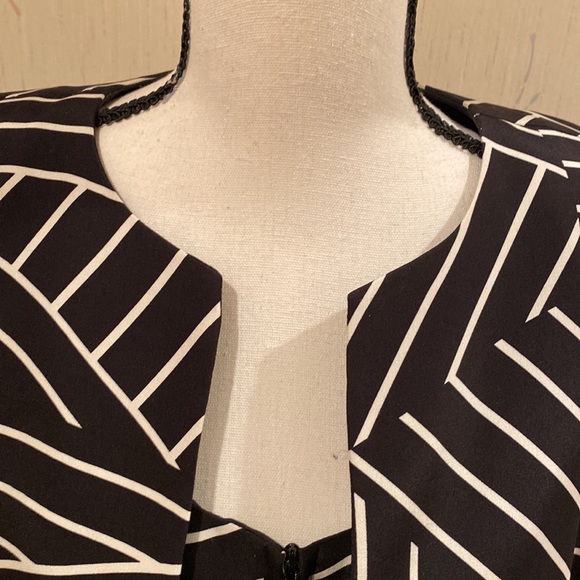 Tank type top and jacket - Picture 3 of 3